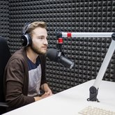 Ведущий Александр Кровяков (2591)