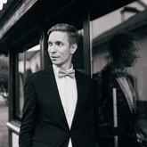 Ведущий Андрей Лобанов (2459)