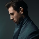 Ведущий Евгений Креков (2100)