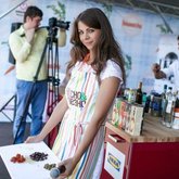 Ведущая Жанна Гагарина (4711)