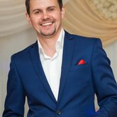 Ведущий Сергей Ромах (4817)