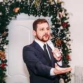 Ведущий Михаил Шутов (5558)