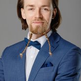 Ведущий Евгений Ладынин (6979)
