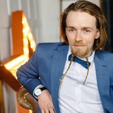 Ведущий Евгений Ладынин (6984)