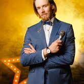Ведущий Евгений Ладынин (6987)