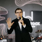 Ведущий Олег Ефимкин (7219)