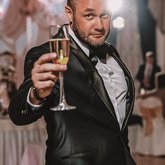 Ведущий Алексей Бондарчук (7306)