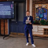 Ведущий Сергей Ботин (7402)