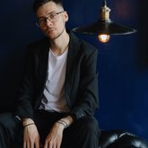 Ведущий Роман Кузьмичев (7498)