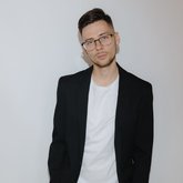 Ведущий Роман Кузьмичев (7499)