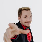 Ведущий Виктор Колобов (7738)