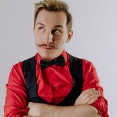 Ведущий Виктор Колобов (7742)