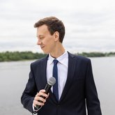 Ведущий Михаил Савинков (7822)