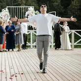 Ведущий Денис Сахаров (7874)