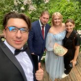 Ведущий Денис Сахаров (7907)