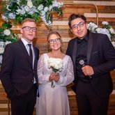Ведущий Денис Сахаров (7921)