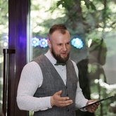 Ведущий Александр Шишкин (7976)