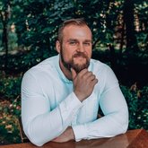 Ведущий Александр Шишкин (7999)