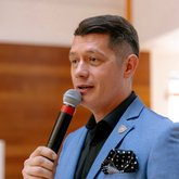 Ведущий Ярослав Кузьмин (8080)