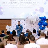 Ведущий Ярослав Кузьмин (8088)