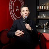 Ведущий Владислав Поздеев (8173)
