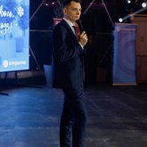 Ведущий Геннадий Гордеев (8320)