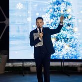 Ведущий Геннадий Гордеев (8321)