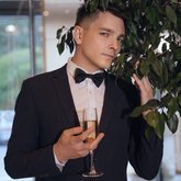 Ведущий Геннадий Гордеев (8353)