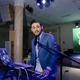 Ведущий Рейн Альбрехт (8467)
