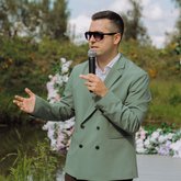 Ведущий Артём Бияк (8605)