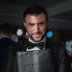 Ведущий Алексей Шкурин