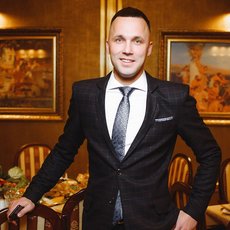Ведущий Илья Капелин