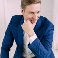 Ведущий Андрей Лобанов