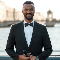 Ведущий Teo Smith