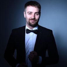 Ведущий Валентин Швецов