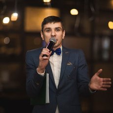 Ведущий Максим Морозков