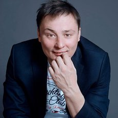 Ведущий Алексей Портнягин