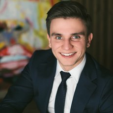 Ведущий Константин Халдин