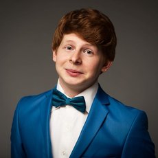 Ведущий Александр Касаткин