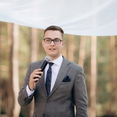 Ведущий Алексей Лебединский