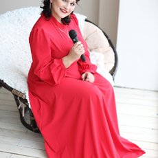 Ведущая Алёна Баландина