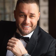 Ведущий Алексей Бондарчук