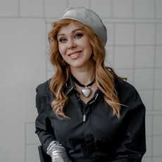 Ведущий Евгения Полякова