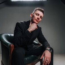 Ведущий Владислав Поздеев