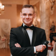 Ведущий Александр Кот