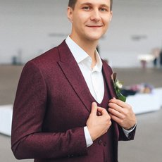 Ведущий Максим Шпаров